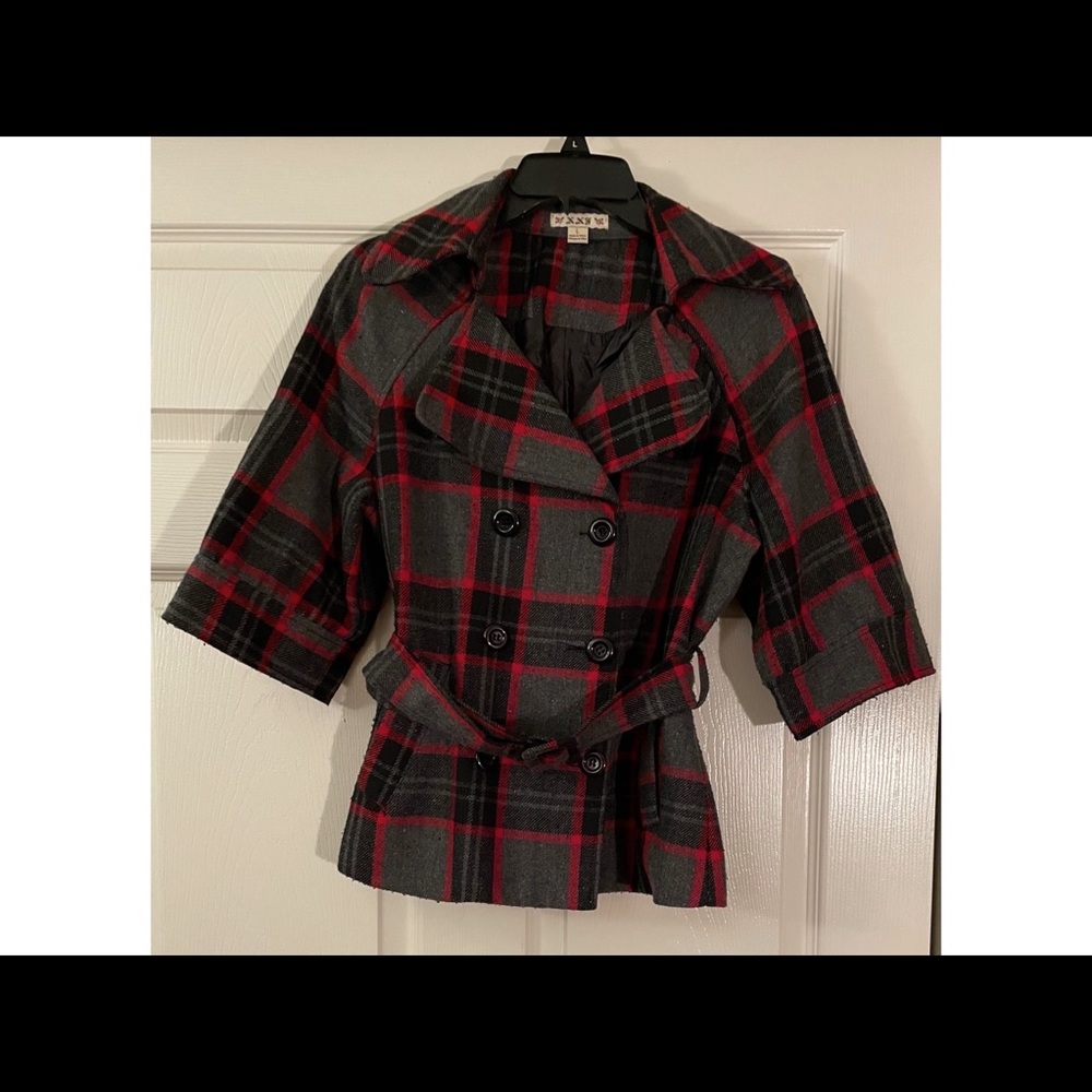 Cute coat with a vintage look.